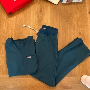 XS Carribean Blue Figs Scrub Set